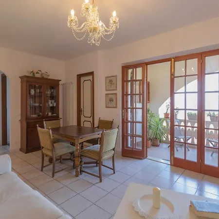 Holiday home Helloelba